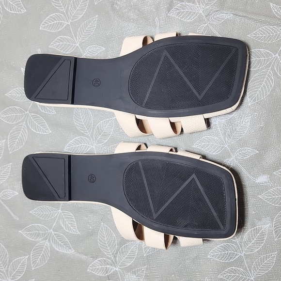 Women's Crocodile Embossed Flat Sandals Cross Strappy Open Toe Slide - Picture 2 of 5